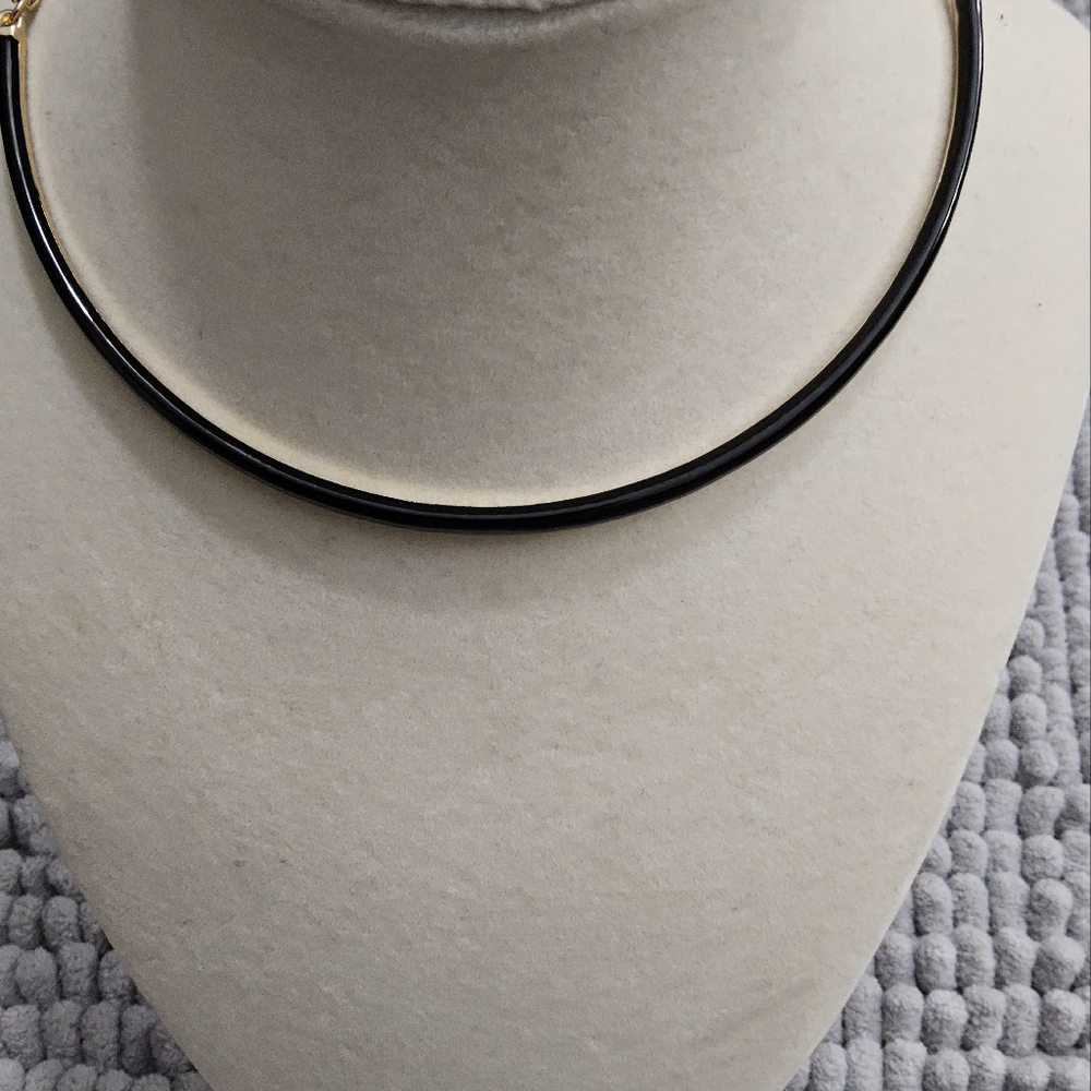 New On 34th Elegant Black Necklace with gold chain - Picture 6 of 7